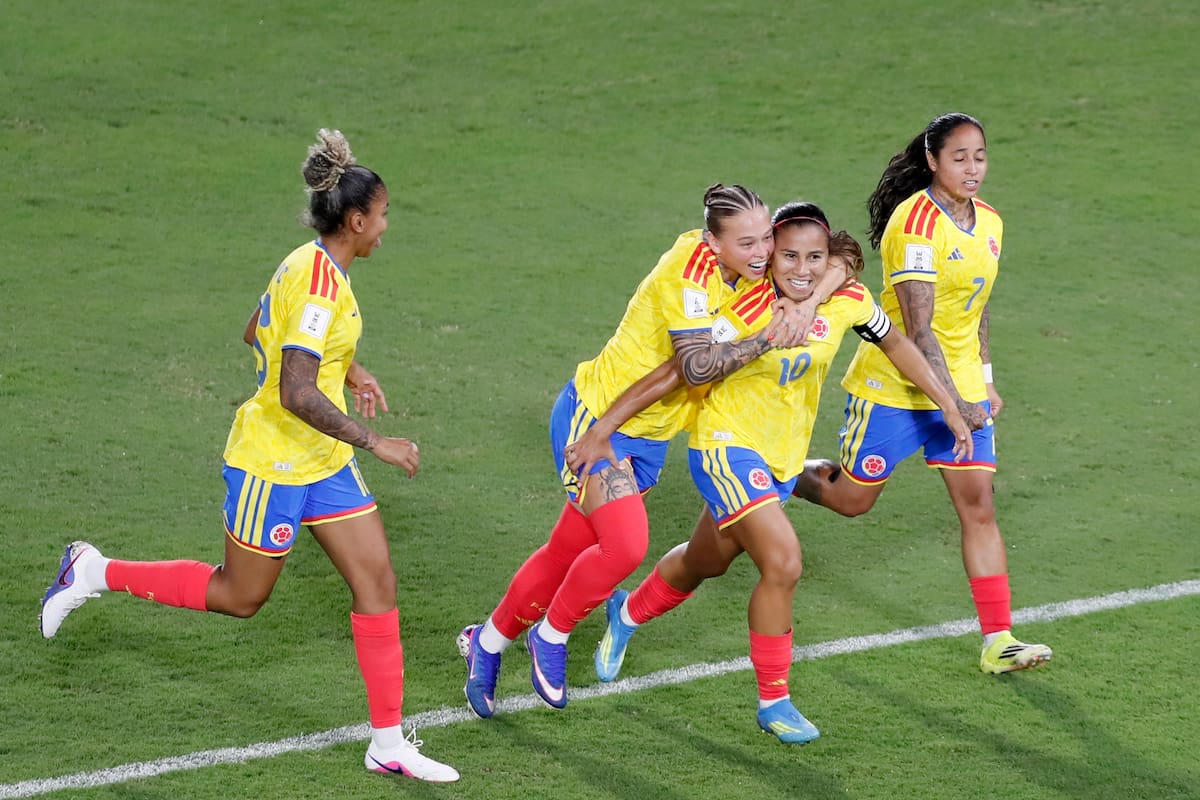 AME2265. CALI (COLOMBIA), 10/04/2026.- Jugadoras de Colombia celebran un gol este viernes, en un partido de la Liga de Naciones Femenina entre Colombia y Venezuela en el estadio Pascual Guerrero de Cali (Colombia). EFE/ Ernesto Guzmán