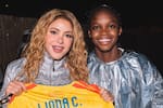 Linda Caicedo y Shakira protagonizaron inesperado encuentro en Madrid: hubo camiseta de Colombia
