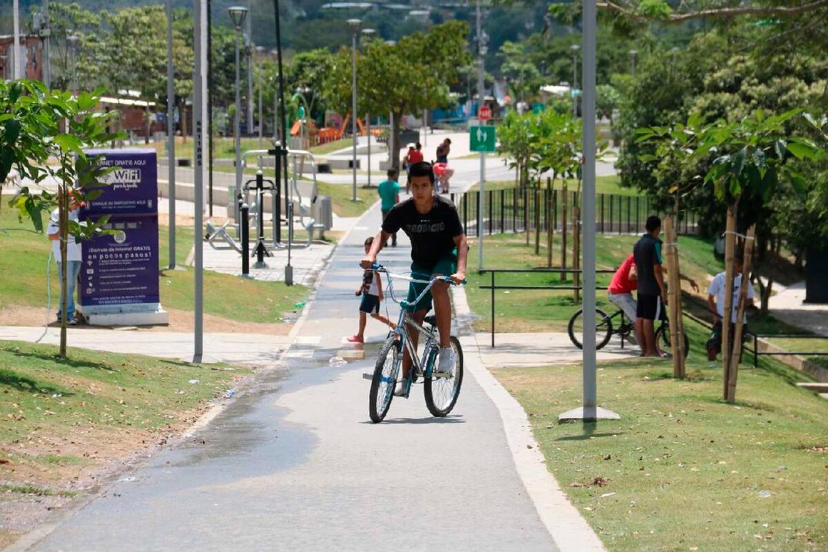 La comunidad disfruta del Parque Lineal Río de Oro desde febrero pasado. En el recorrido que Vanguardia realizó, se pudo apreciar el excelente estado de todos sus componentes y el cuidado que los vecinos han tenido con el escenario. (Foto: Fabián Hernández / VANGUARDIA) josé luis pineda