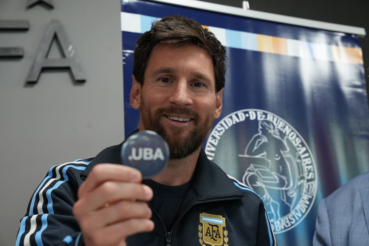 El reconocimiento destacó no solo su carrera deportiva, sino también su impacto social y su vínculo con la identidad argentina. /FOTO: @UBAonline