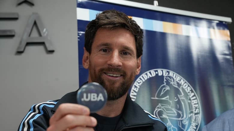 Lionel Messi fue distinguido con el doctorado Honoris Causa en Argentina