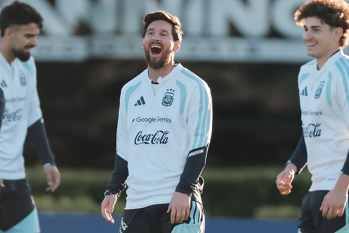 Ezeiza (Argentina), 06/10/2026.- Lionel Messi (C) of Argentina reacts during a training session in Ezeiza, Argentina, 05 October 2026. Argentina is preparing to bid farewell to Messi with a series of tributes inside and outside the Monumental Stadium, while fans are organizing various initiatives to honor the captain after his 21-year career with the Albiceleste. EFE/EPA/JUAN IGNACIO RONCORONI