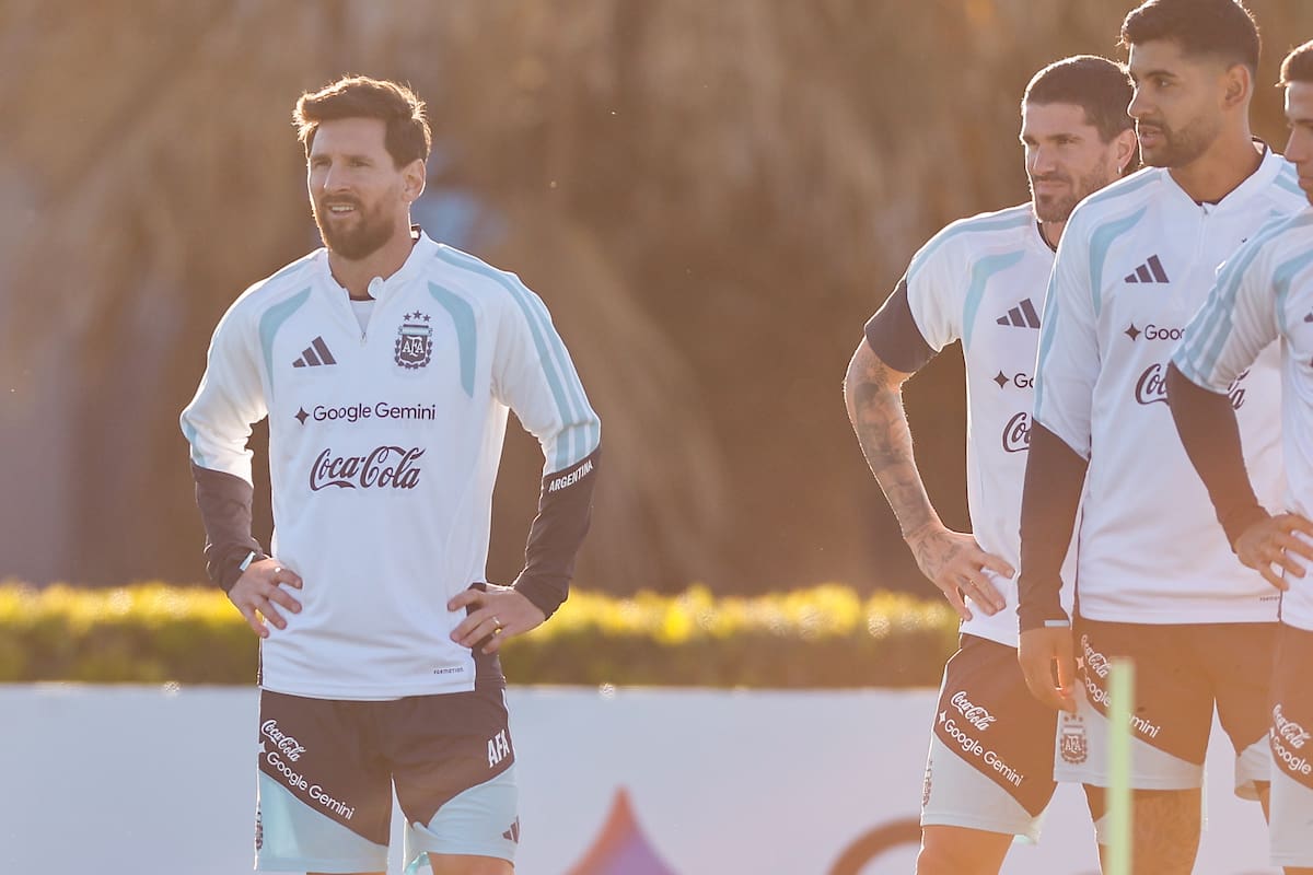 Ezeiza (Argentina), 06/10/2026.- Lionel Messi (L) of Argentina reacts during a training session in Ezeiza, Argentina, 05 October 2026. Argentina is preparing to bid farewell to Messi with a series of tributes inside and outside the Monumental Stadium, while fans are organizing various initiatives to honor the captain after his 21-year career with the Albiceleste. EFE/EPA/JUAN IGNACIO RONCORONI