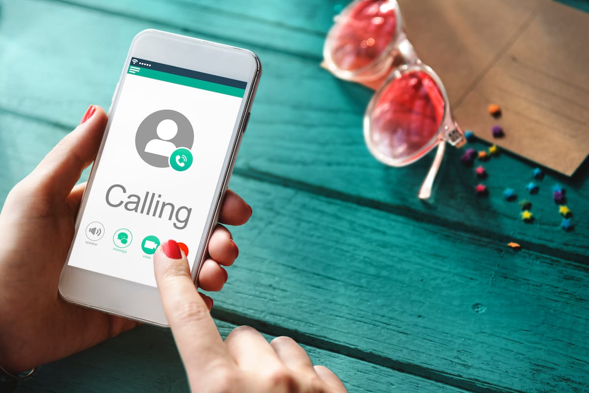 ¿Llamadas de spam a toda hora? No cuelgues más, eso solo hace que insistan. Prueba con este método legal para que eliminen tu número de sus bases de datos.
