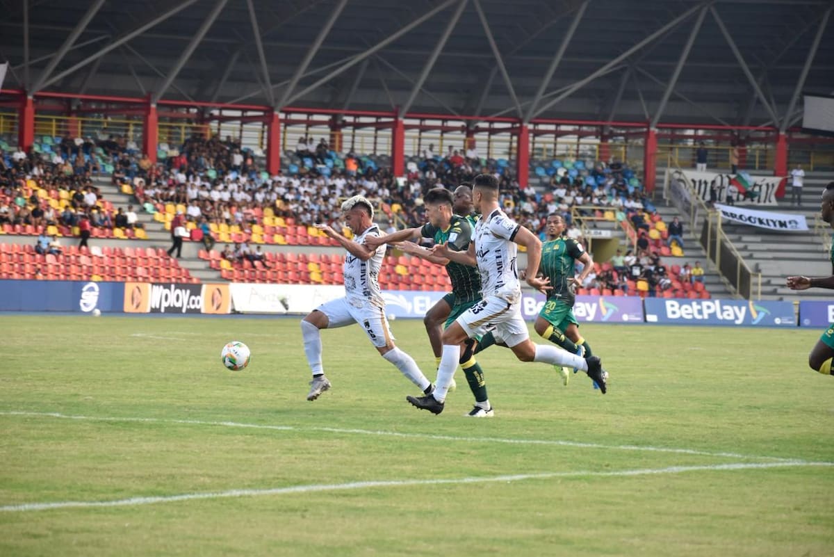Llaneros y Atlético Bucaramanga igualaron 1-1 en la segunda fecha de la Liga BetPlay I de 2026, en Villavicencio. Foto: David Murillo.