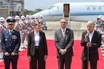 Presidenta destituye a canciller tras polémica por reunión con Trump