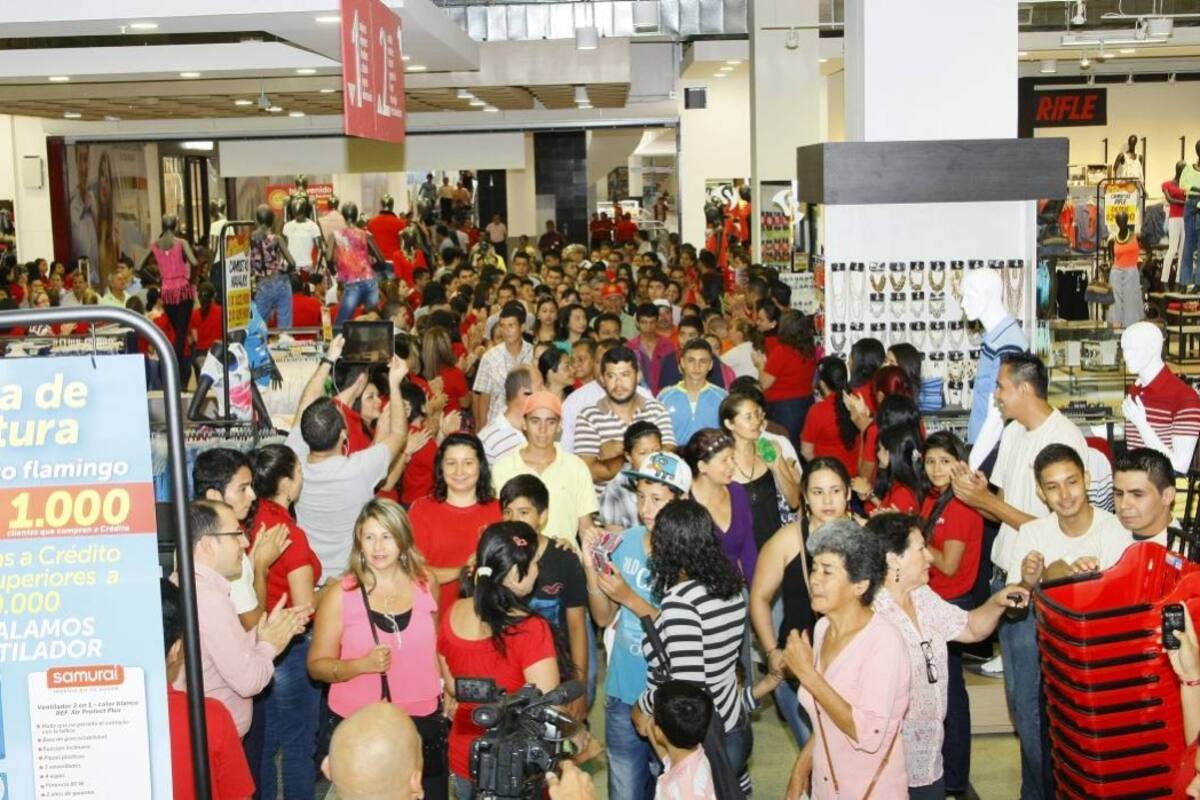 Así se veía el almacén Flamingo de Piedecuesta durante la apertura. La compañía tiene 65 años de trayectoria en el mercado de ventas al detal y desde hace 6 años inició su expansión. (Foto: Didier Niño/ VANGUARDIA LIBERAL)