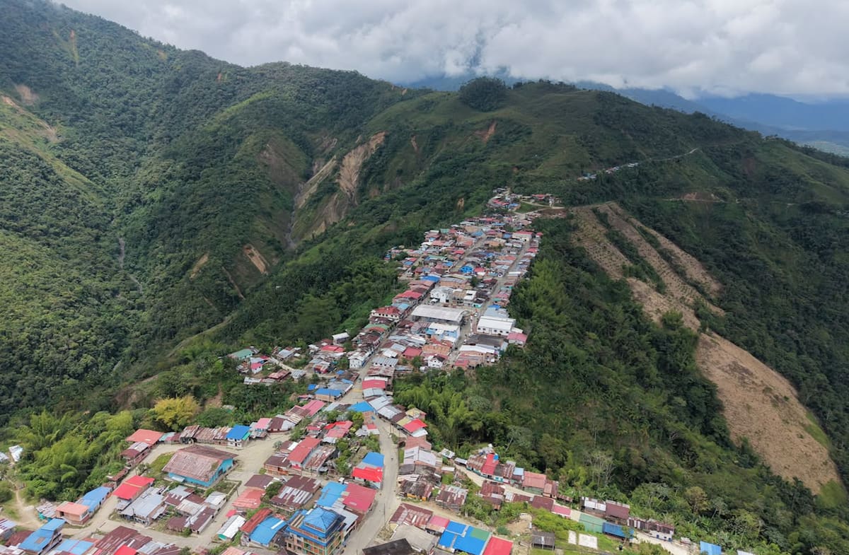 AME8462. SAN JOSÉ DE PALMAR (COLOMBIA), 12/08/2026.- Fotografía aérea que muestra la población de San José de Palmar, lugar del epicentro del terremoto con magnitud de 7,4, este miércoles en San José de Palmar (Colombia). EFE/Jean Arriaga