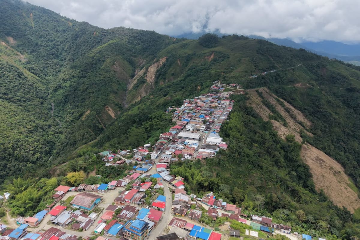 AME8462. SAN JOSÉ DE PALMAR (COLOMBIA), 12/08/2026.- Fotografía aérea que muestra la población de San José de Palmar, lugar del epicentro del terremoto con magnitud de 7,4, este miércoles en San José de Palmar (Colombia). EFE/Jean Arriaga