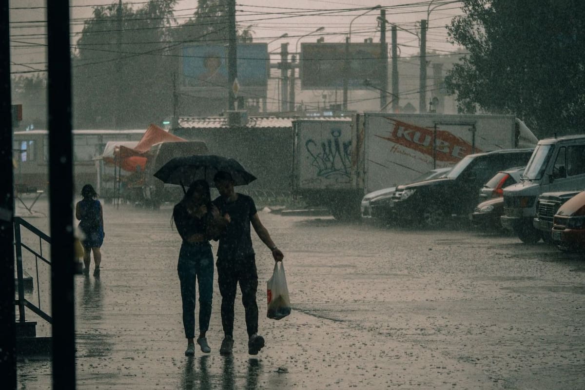 cielo nublado y lluvias intermitentes, en una jornada marcada por el incremento de precipitaciones, según el pronóstico del IDEAM.
Foto tomada de: Canva