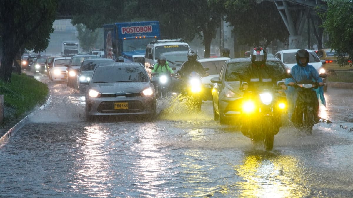 Fuertes lluvias se generan afectaciones en la móvilidad en Bucaramanga y su área metropolitana. | Marco Valencia