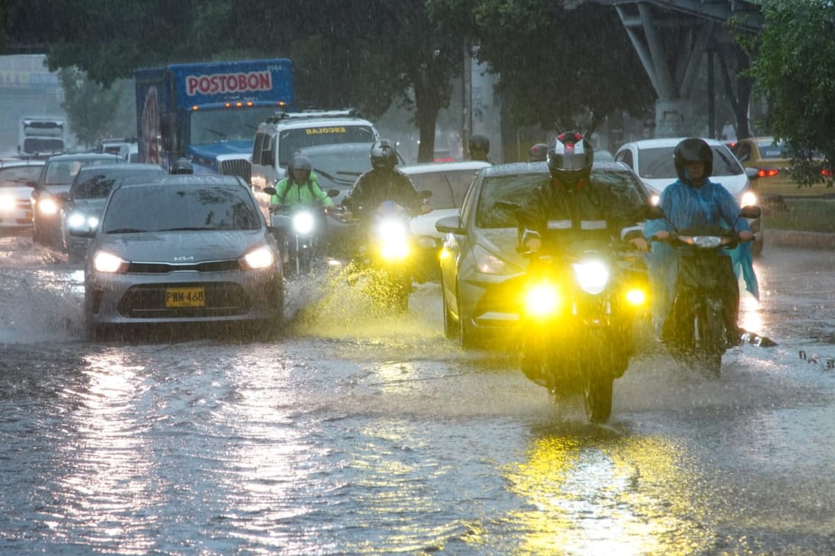 Fuertes lluvias se generan afectaciones en la móvilidad en Bucaramanga y su área metropolitana. | Marco Valencia
