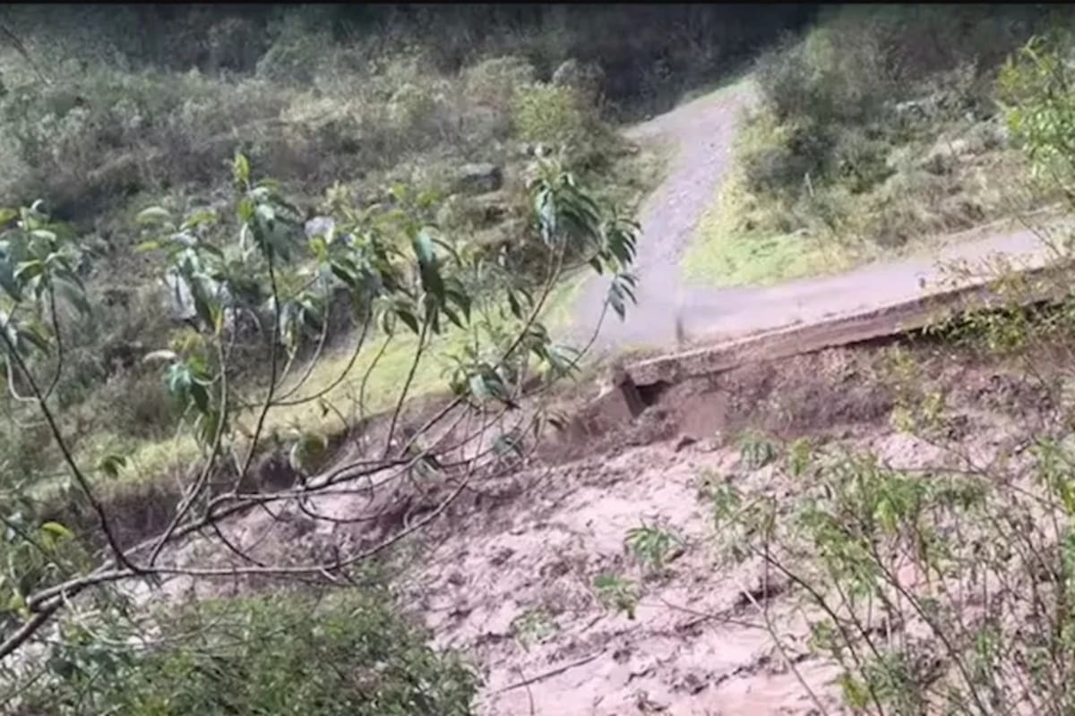 El río Guaca, que atraviesa el casco urbano de San Andrés, aumentó su caudal tras las lluvias de los últimos dos días.