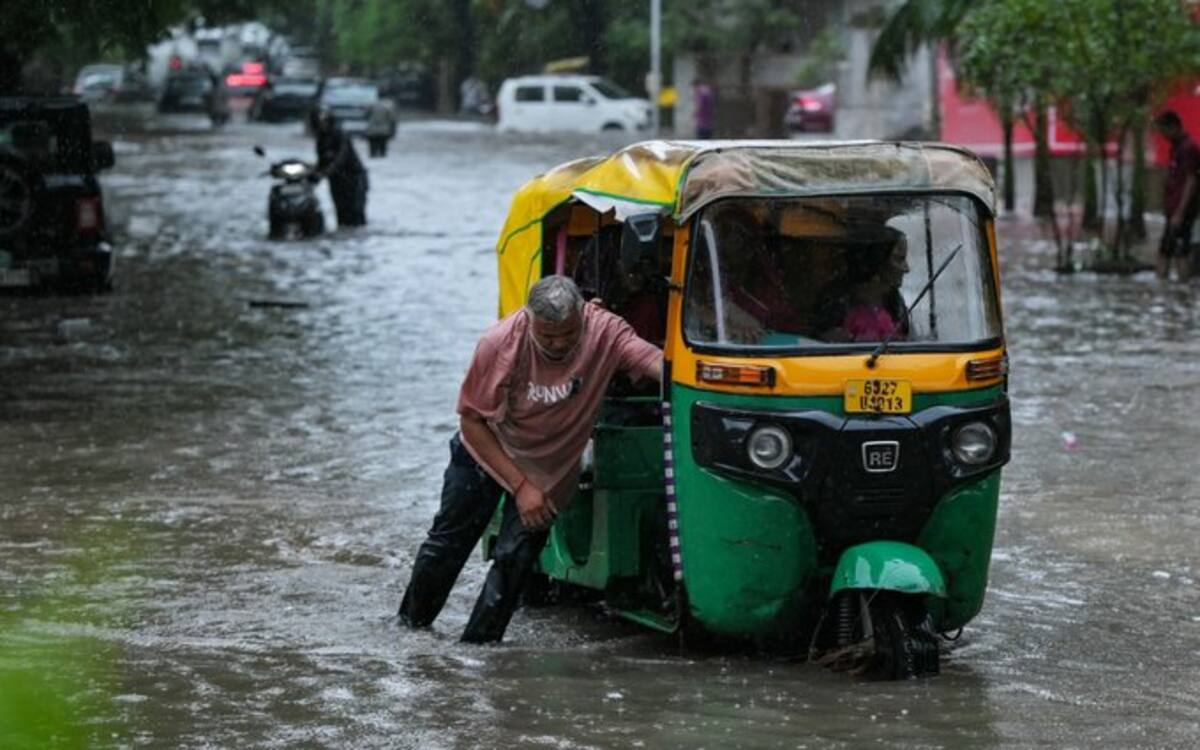 Cerca de cinco millones de personas están afectadas por inundaciones devastadoras en India tras el desbordamiento de siete ríos. La situación es crítica.