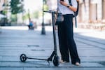 Lo que debe saber si se mueve en patineta o bicicleta eléctrica por las ciudades colombianas