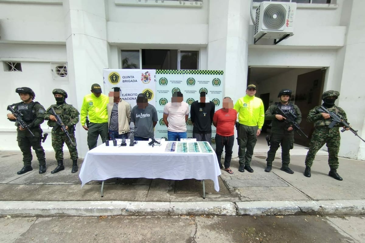 Los cinco detenidos quedaron a disposición de la Fiscalía por delitos relacionados con hidrocarburos y concierto para delinquir.