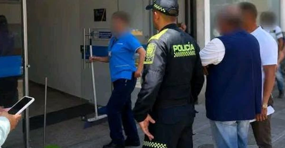 Los delincuentes habrían seguido a las víctimas después de que retiraron el dinero de una entidad bancaria.