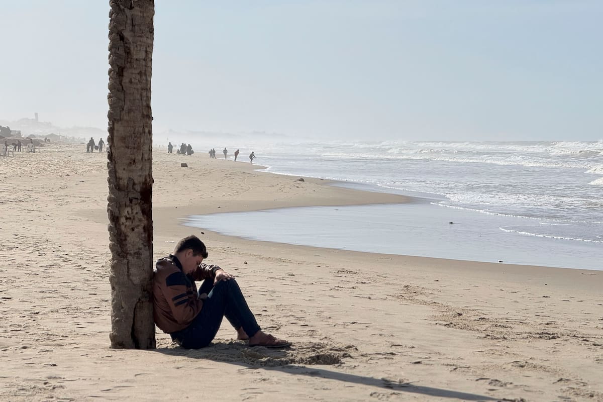 Las intensas lluvias que han golpeado Gaza desde mediados de diciembre han afectado a al menos 235.000 gazatíes que viven desplazados, según cifras ofrecidas este lunes por la Agencia de la ONU para los Refugiados Palestinos (UNRWA por sus siglas en inglés). EFE/Ahmad Awad