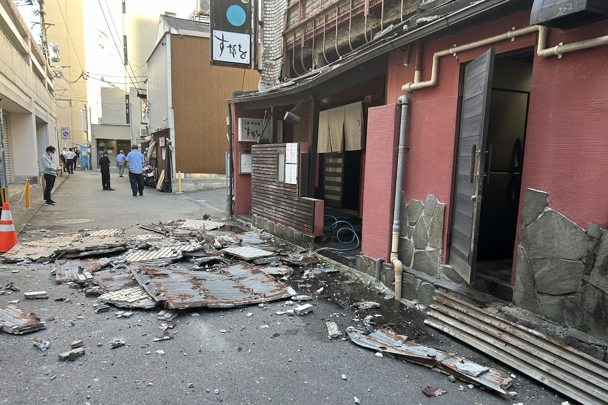 Movimiento telúrico dejó lesionados, apagones y estructuras dañadas mientras continúan las labores de emergencia y búsqueda en la zona afectada. | Foto: EFE.