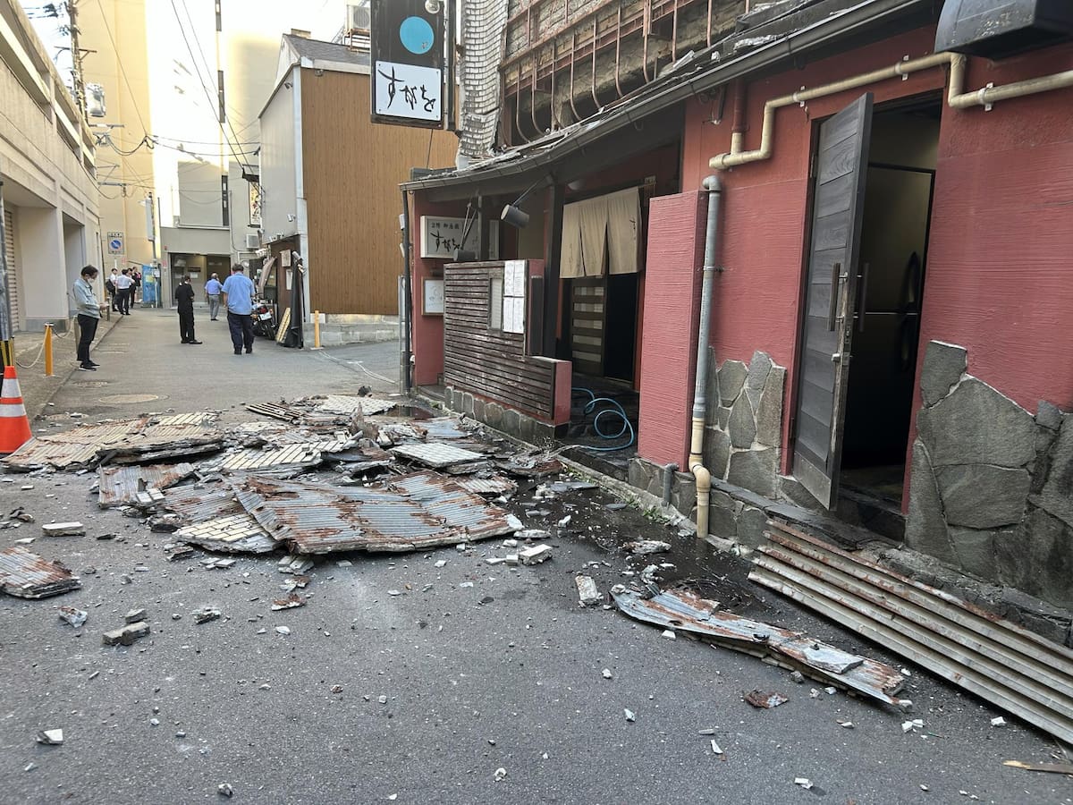 Movimiento telúrico dejó lesionados, apagones y estructuras dañadas mientras continúan las labores de emergencia y búsqueda en la zona afectada. | Foto: EFE.