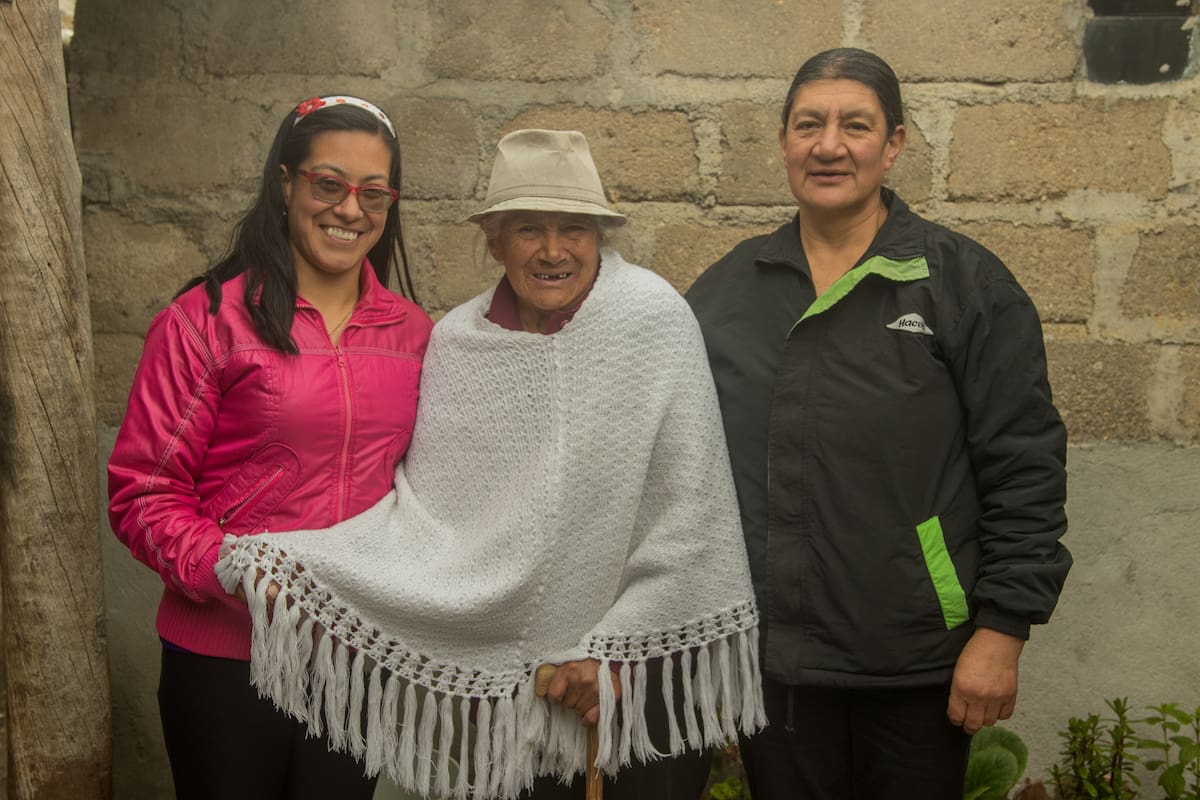 ‘Urdimbre: entramando territorios’ llevará sus cartografías textiles y documentales a Zapatoca, Charalá y el páramo de Berlín. La exposición reúne los saberes de artesanas del algodón, la lana, el bordado y el calado, y comienza su recorrido este 17 y 18 de julio en la Casa Bayona. Foto suministrada/VANGUARDIA