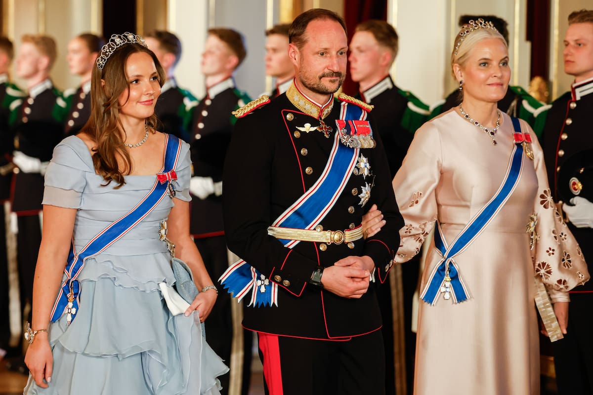 Los príncipes herederos Haakon y Mette-Marit de Noruega, junto a su hija, la princesa Ingrid Alexandra, en una fotografía de archivo. EFE/EPA/FREDRIK VARFJELL / POOL NORWAY OUT