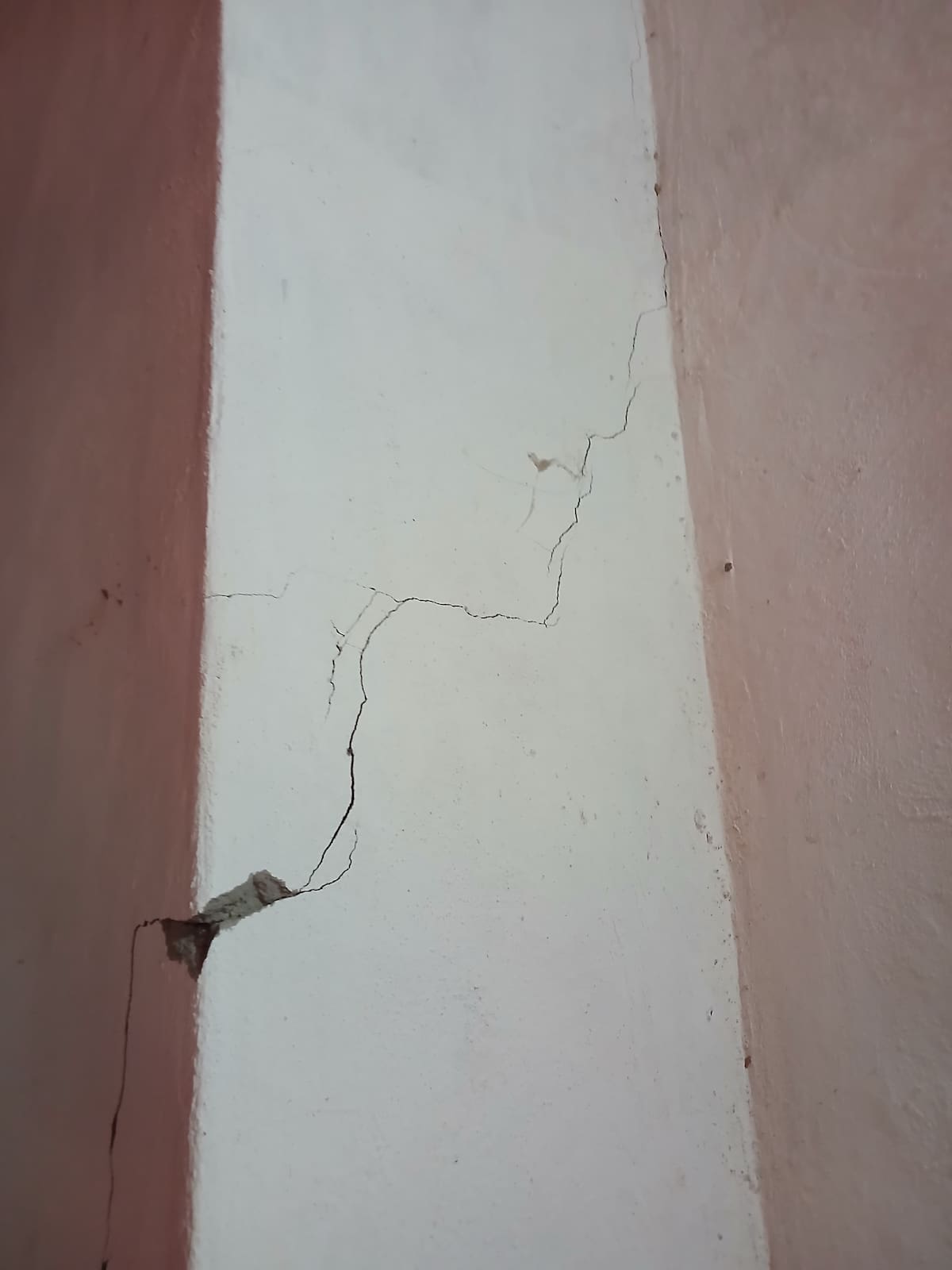 Registros de grietas en algunos predios rurales del municipio de Los Santos. (Foto suministrada /VANGUARDIA)