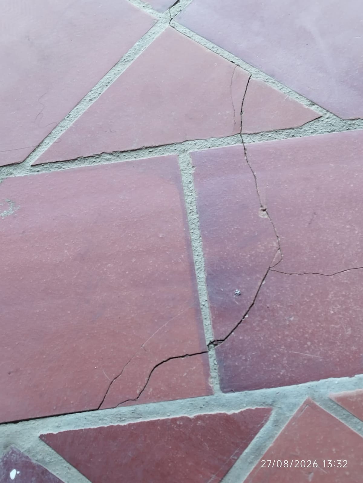 Grietas en pisos del municipio de Los Santos. (Foto suministrada / VANGUARDIA)