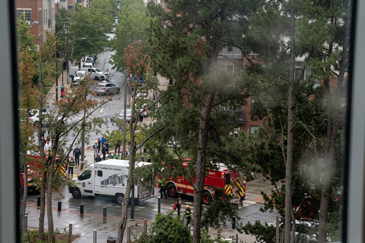 Los tiroteos mortales a las afueras de París se investigan como acto de terrorismo racista. | Foto: Captura toda de Video. (Imagen mejorada con IA)