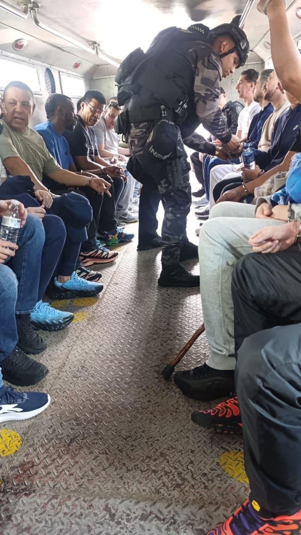 El Gobierno entrante aseguró que los traslados buscan reforzar el control penitenciario y evitar que las estructuras criminales continúen coordinando actividades desde los centros de reclusión. Foto de: Colprensa,