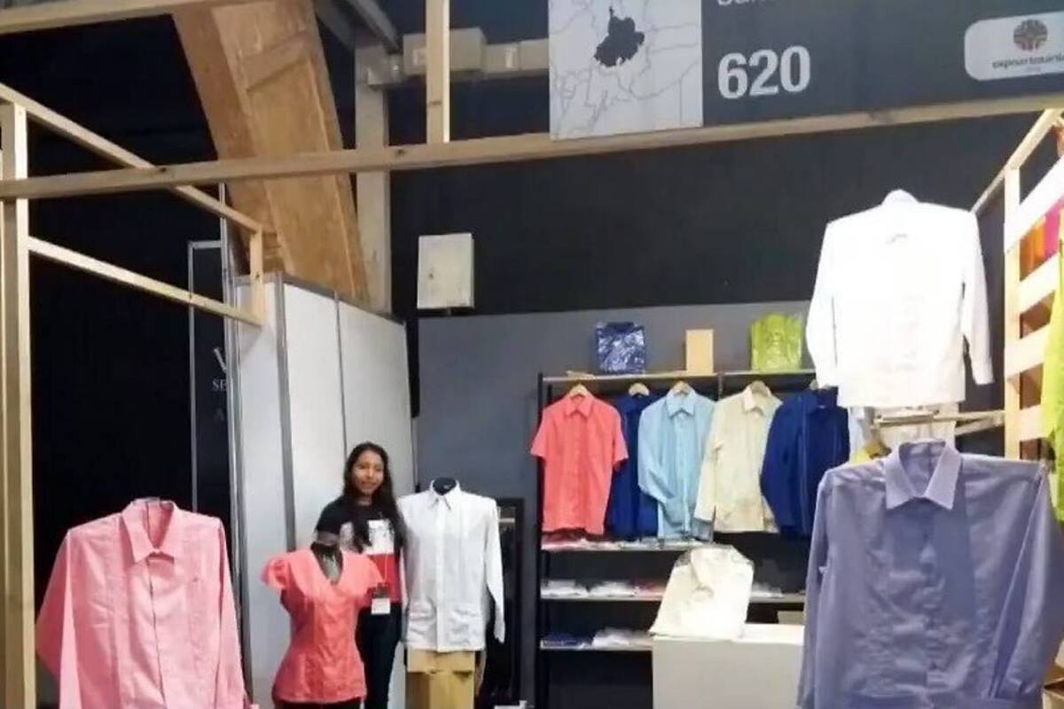 Gracias al apoyo de la Cámara de Comercio de Bucaramanga, tres emprendimientos comuneros se robaron el show en la más reciente versión de Expoartesanías, siendo capacitados en innovación y ventas, abriendo mercados y motivando a empresarios a generar líneas de producción. (Foto: Foto suministrada / VANGUARDIA LIBERAL)