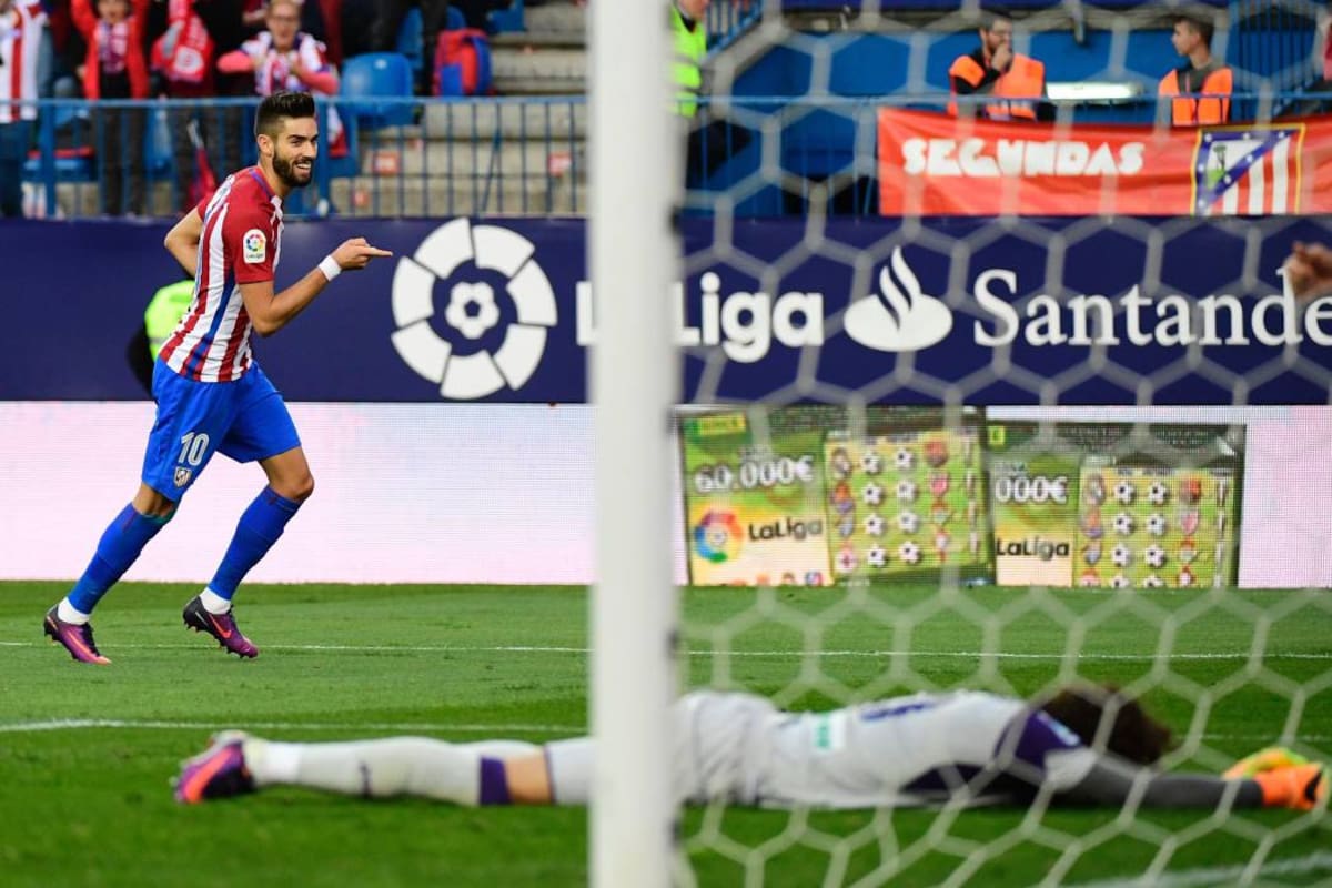 El jugador belga Yannick Ferreira - Carrasco anotó tres de los siete tantos con los que el Atlético de Madrid goleó 7-1 al Granada, permitiéndole al cuadro ‘Colchonero’ mantenerse al tope de la tabla de la Liga de España con 18 unidades, las mismas del Real Madrid. (Foto: AFP / VANGUARDIA LIBERAL)