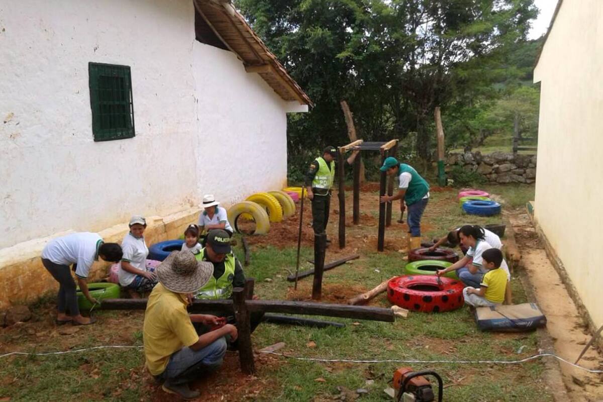 Poco a poco, con el apoyo de la comunidad se fue construyendo este parque infantil ecológico para el sano esparcimiento de los niños de la vereda el Altico. (Foto: Suministrada / VANGUARDIA LIBERAL)