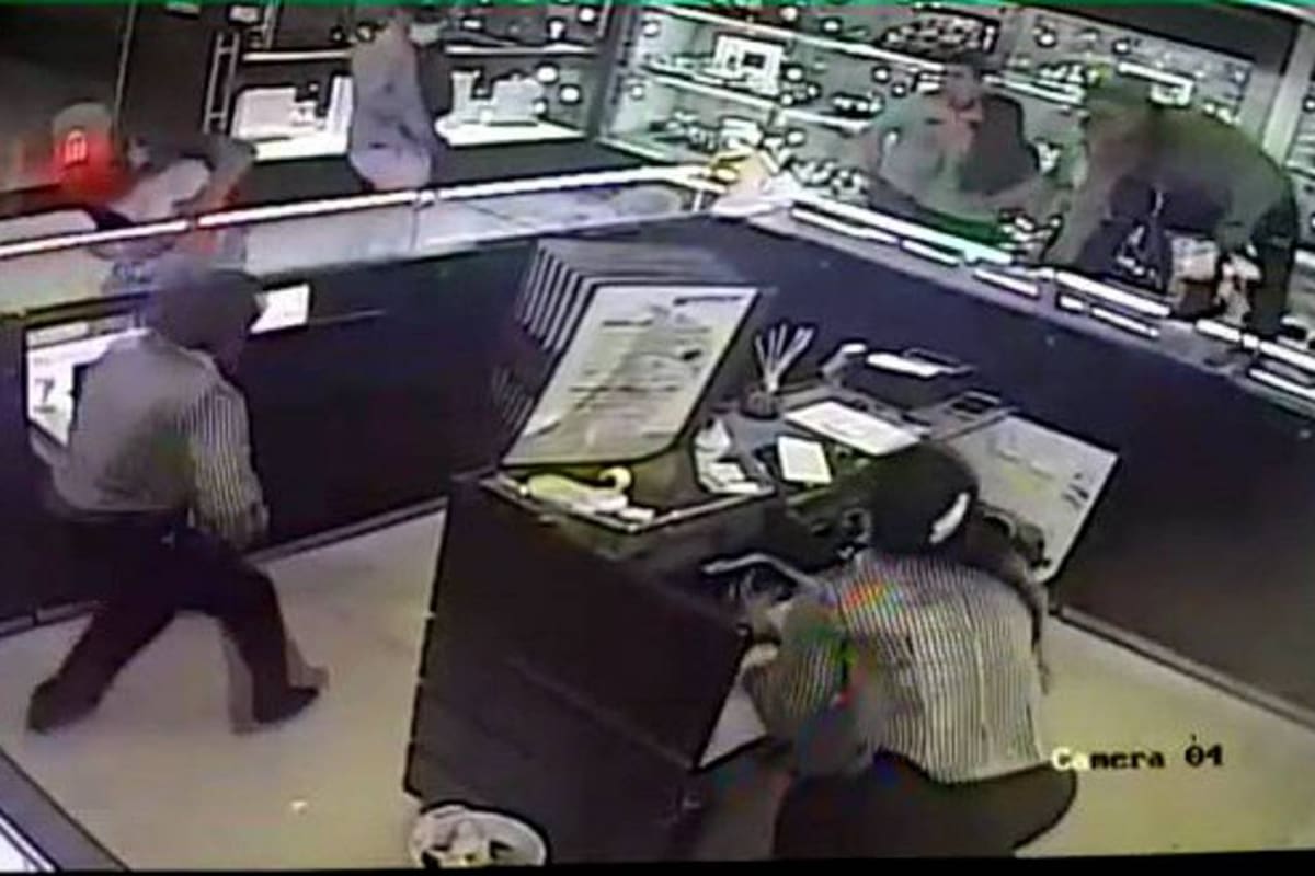 El asalto quedó registrado en las cámaras de video del establecimiento. (Foto: Suministrada/VANGUARDIA LIBERAL)