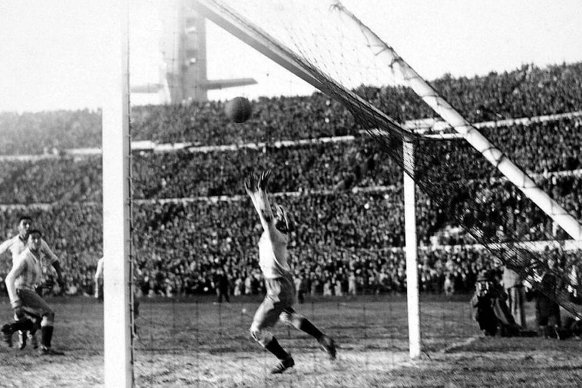 Uruguay, que ganó el Torneo de Fútbol de los Juegos Olímpicos de 1924 y 1928, ratificó su podería al convertirse en el primer campeón de la Copa del Mundo, en 1930. El elenco ‘charrúa’ doblegó 4-2 en la gran final a Argentina. (Foto: Tomada de Fifa.com / VANGUARDIA LIBERAL)
