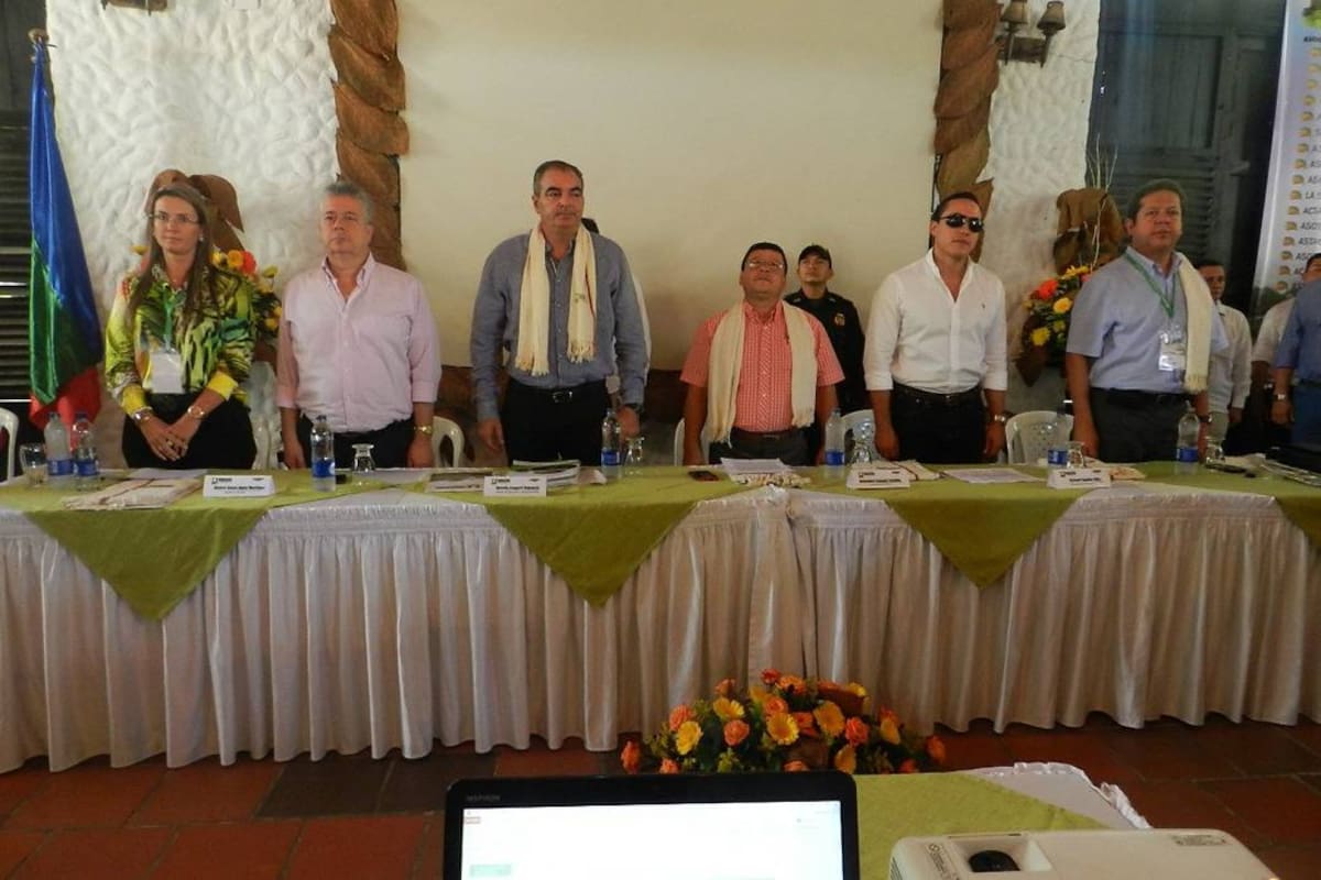 Aparecen de izquierda a derecha el alcalde de San Gil, Álvaro Agón Martínez; ministro de agricultura, Aurelio Iragorri Valencia; gerente de Fedetabaco, Heliodoro Campos y el gobernador de Santander, Richard Aguilar Villa. (Foto: Nancy Acuña R. / VANGUARDIA LIBERAL)
