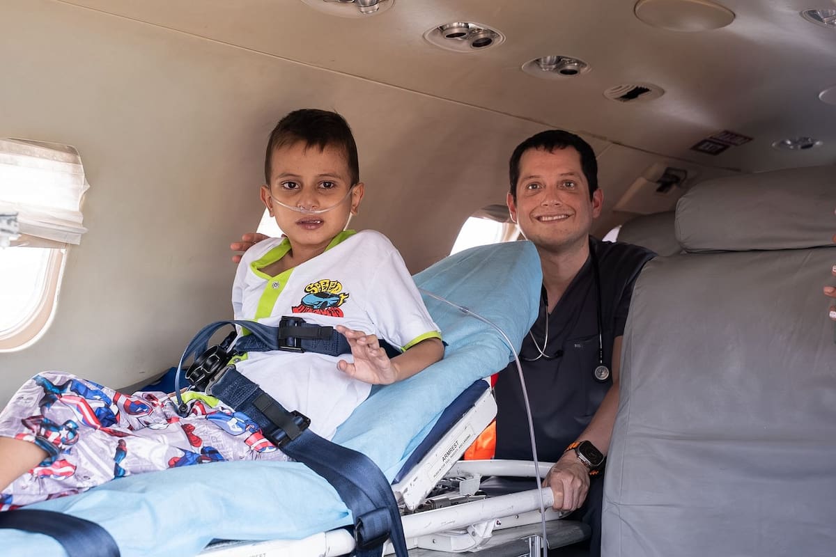 Lucas Murillo llegó a Bucaramanga acompañado de sus padres, Andrea García y Luis Murillo, para iniciar los exámenes que definirán su tratamiento en la Fundación Cardiovascular. / Foto: Marco Valencia - Vanguardia