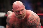 Luchador Andy Williams muere tras golpearse la cabeza en pleno combate