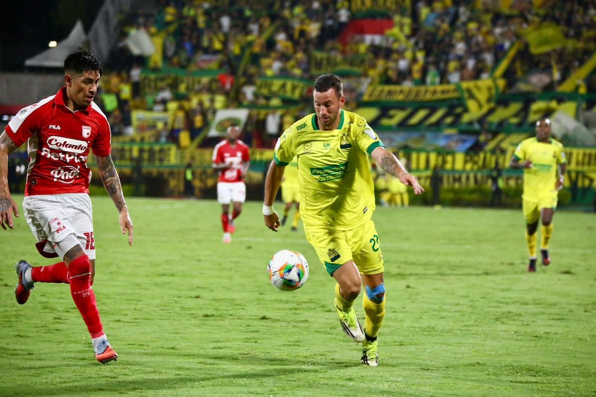 Luciano Pons se mostró incómodo por el cuestionamiento de un periodista luego de la derrota 2-1 de Atlético Bucaramanga como local ante Santa Fe. Foto: Jaime Moreno.