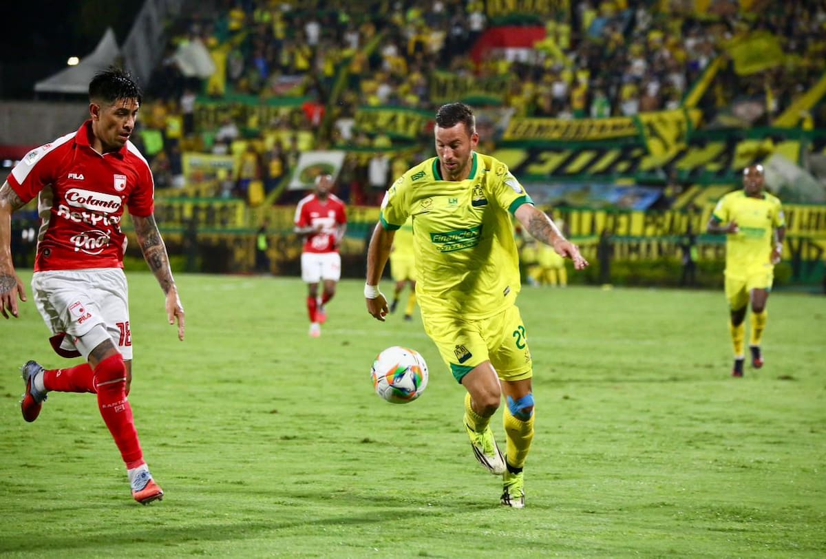 Luciano Pons se mostró incómodo por el cuestionamiento de un periodista luego de la derrota 2-1 de Atlético Bucaramanga como local ante Santa Fe. Foto: Jaime Moreno.