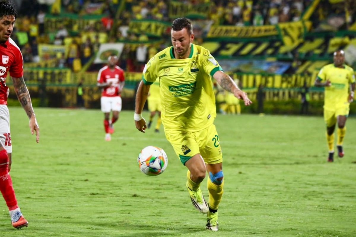 Luciano Pons se mostró incómodo por el cuestionamiento de un periodista luego de la derrota 2-1 de Atlético Bucaramanga como local ante Santa Fe. Foto: Jaime Moreno.
