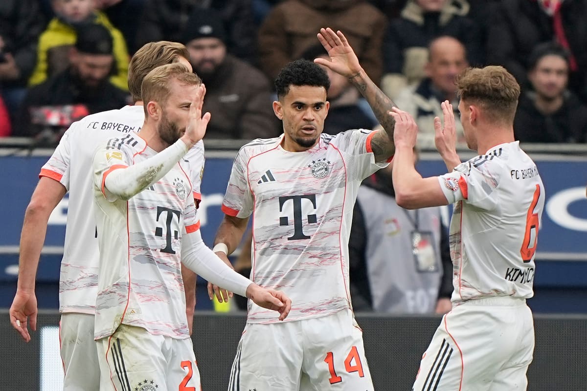 Luis Díaz se equivocó, se redimió y se volvió a equivocar en el empate de Bayern Múnich por la Bundesliga ante Bayer Leverkusen. //Foto, AP: Martin Meissner