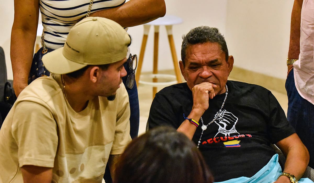 Luis Díaz, junto a su padre Mane Díaz. Foto: FCF