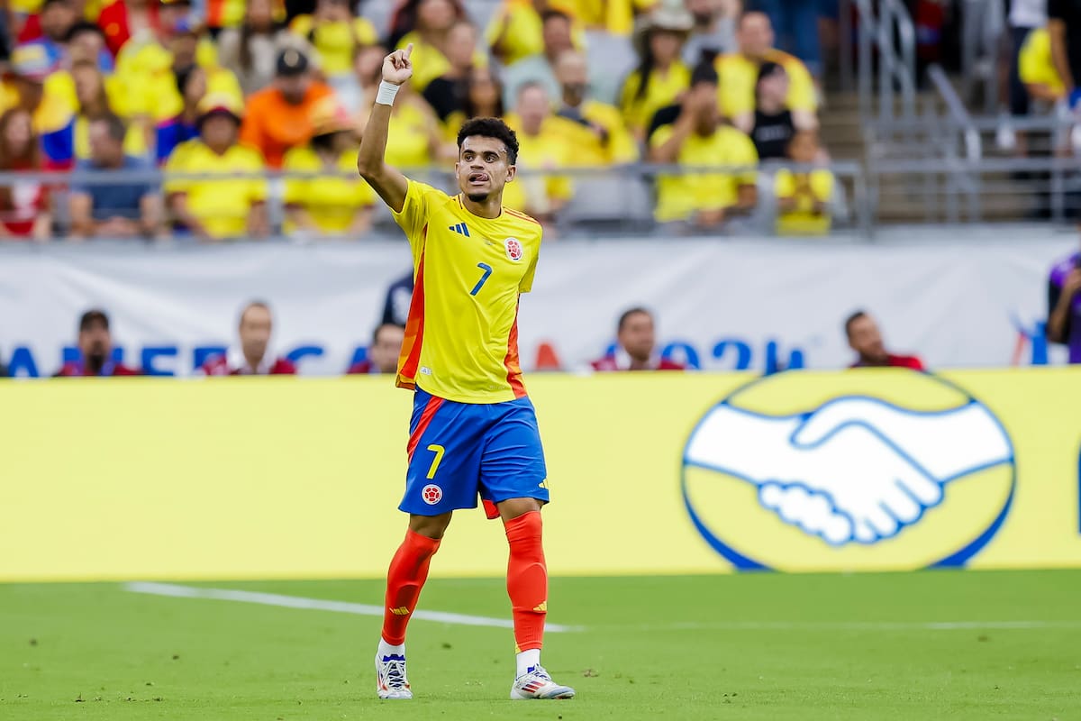 Luis Díaz celebra una anotación con la selección Colombia en la Copa América 2024.