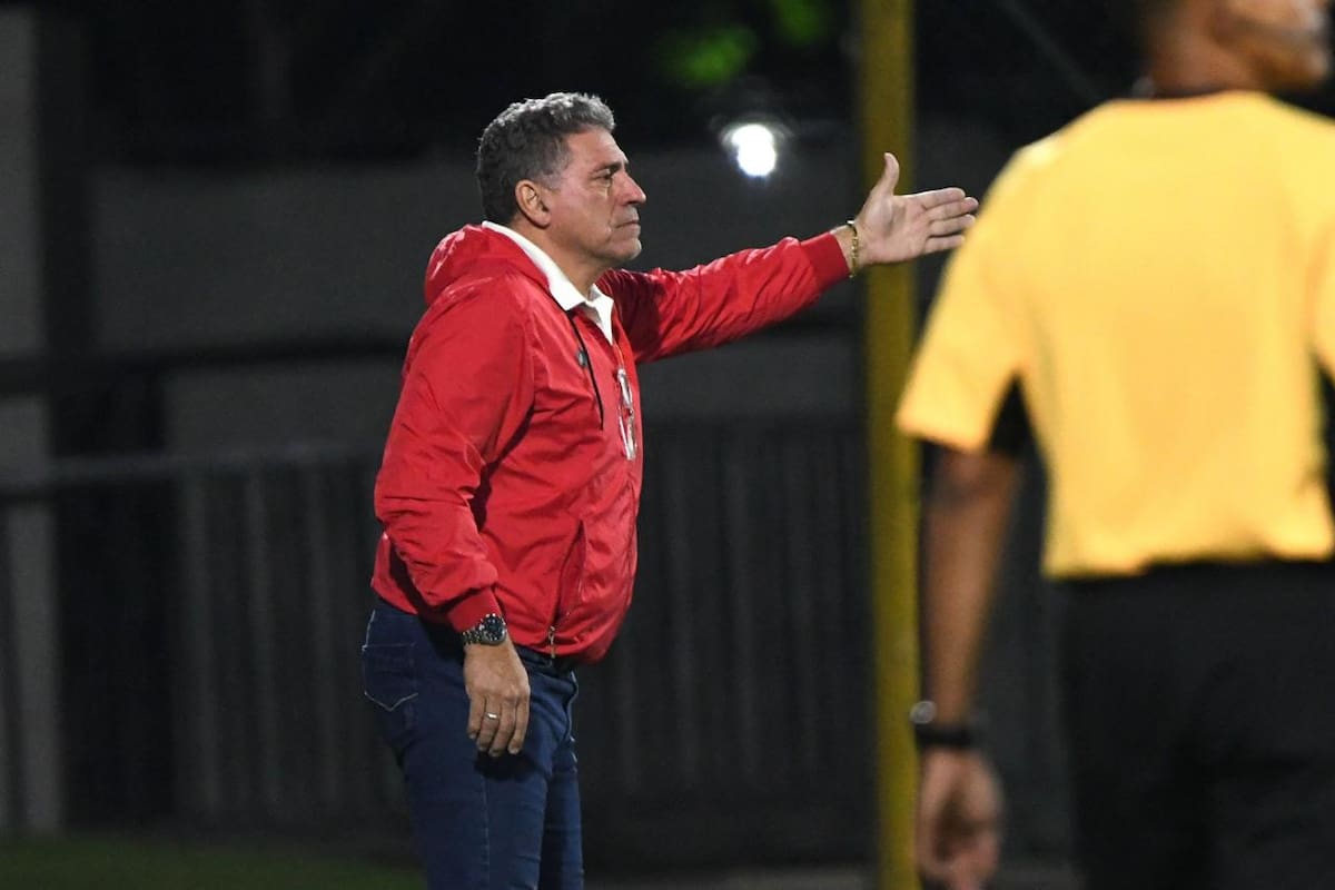 Con la despedida de Luis Fernando Suárez del Deportivo Pereira, el fútbol colombiano suma su octava destitución de entrenadores en la temporada 2025. Foto: 'X' Pipe Sierra.