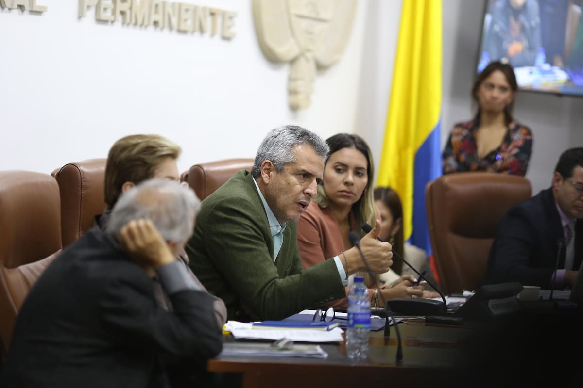 El ministro del Interior, Luis Fernando Velasco, salió salpicado en el escándalo de corrupción de la Unidad Nacional para la Gestión del Riesgo de Desastres. Foto: Mininterior/VANGUARDIA