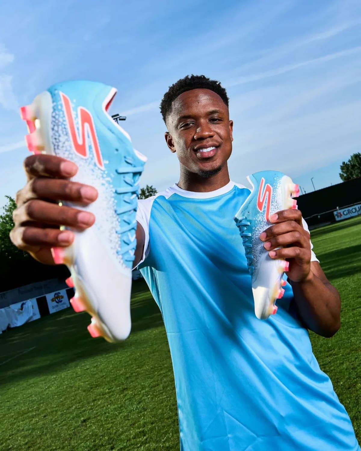 Luis Sinisterra también juega con los Skechers Razor 1.5 Elite del nuevo CTRL pack. Suministrada