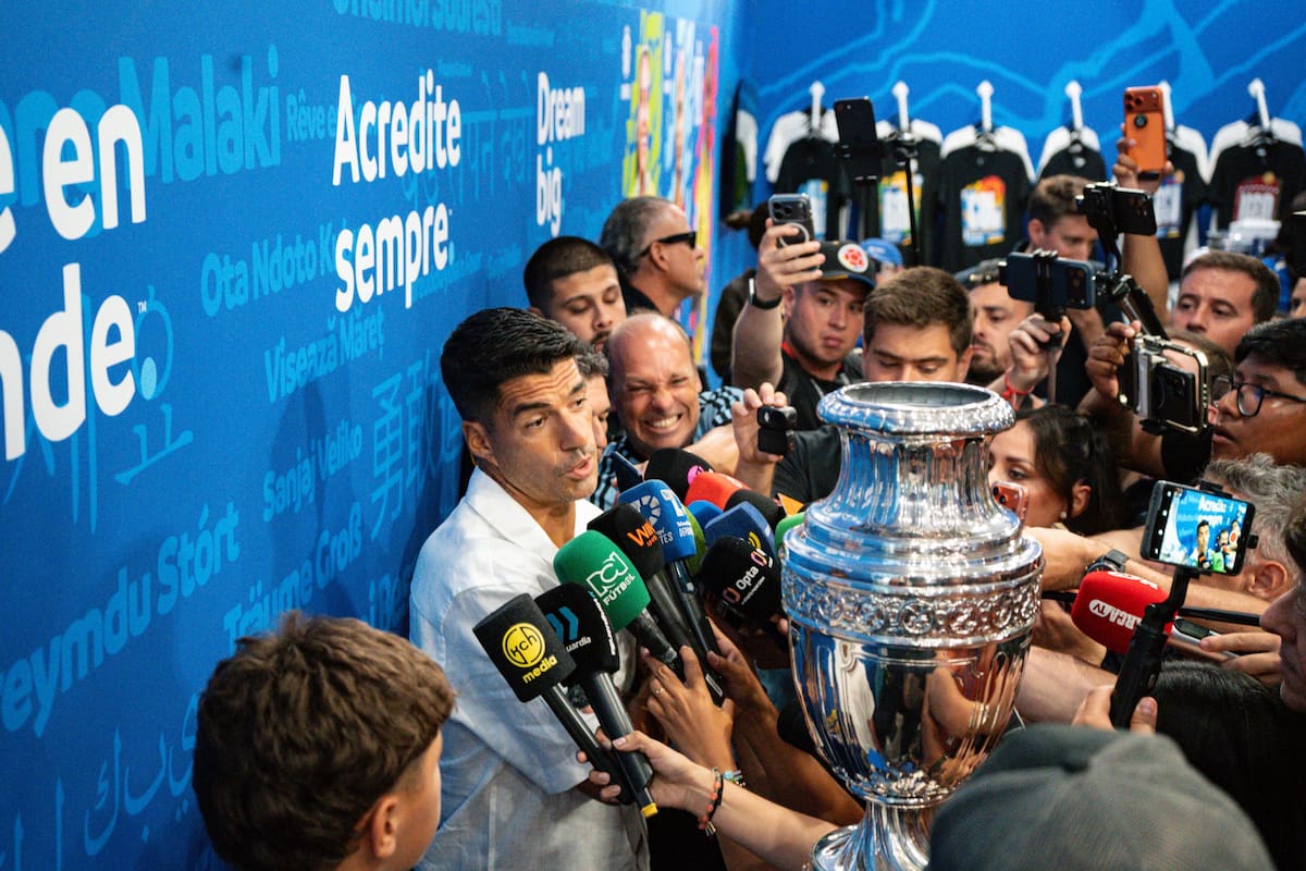 Luis Suárez habló de la actualidad del balompié mundial. Foto: Alejandra Barrios.