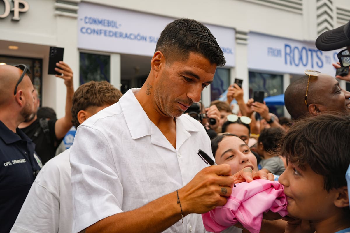 Luis Suárez habló de la actualidad del balompié mundial. Foto: Alejandra Barrios.