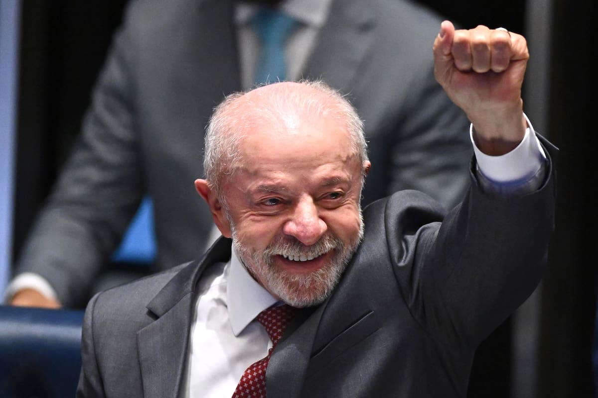 AME6682. BRASILIA (BRASIL), 16/10/2026.- El presidente de Brasil, Luiz Inácio Lula da Silva, reacciona durante la ceremonia de promulgación de la enmienda constitucional que establece el fin de la jornada laboral 6x1 en el Senado Federal, este viernes en Brasilia (Brasil). EFE/ Andre Borges